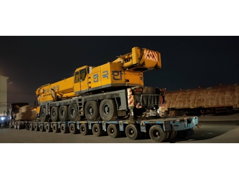 Cẩu lốp 160 tấn LIEBHERR LTM1160  tại cảng Tân Thuận Đông 