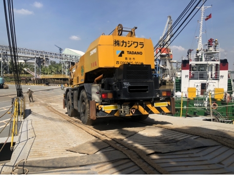 Cẩu lốp 20 tấn TADANO TR200M-4 tại cảng SPCT