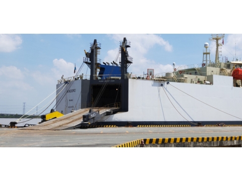 Cẩu lốp 20 tấn TADANO TR200M-4 tại cảng SPCT