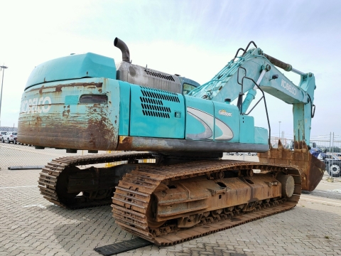Máy đào bánh xích KOBELCO SK480LC tại cảng SPCT