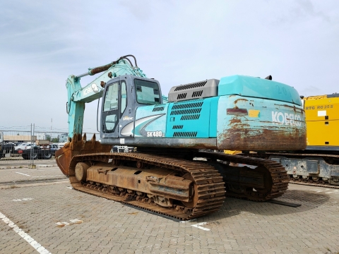Máy đào bánh xích KOBELCO SK480LC tại cảng SPCT