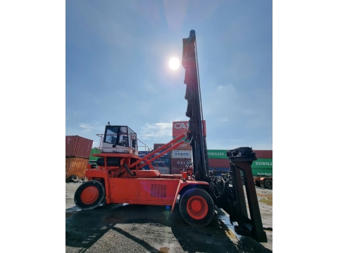 XE NÂNG CONTAINER RỖNG FANTUZZI FDC25K7DB TỪ ITALY