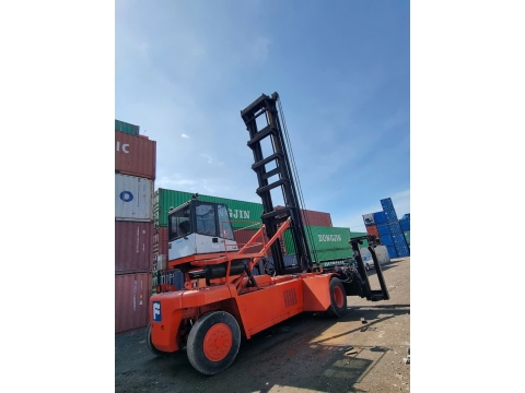 XE NÂNG CONTAINER RỖNG FANTUZZI FDC25K7DB TỪ ITALY