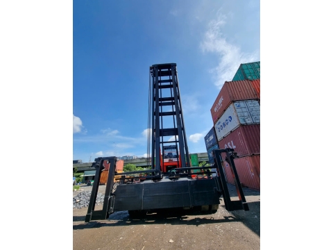 XE NÂNG CONTAINER RỖNG FANTUZZI FDC25K7DB TỪ ITALY