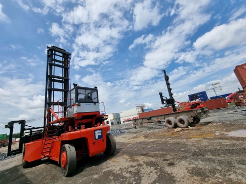 XE NÂNG CONTAINER RỖNG FANTUZZI FDC25K7DB TỪ ITALY