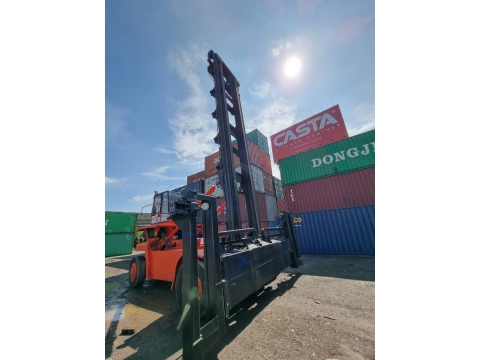 XE NÂNG CONTAINER RỖNG FANTUZZI FDC25K7DB TỪ ITALY