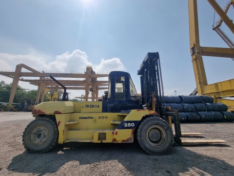 Xe nâng KOMATSU FD250Z-6 từ Hàn Quốc