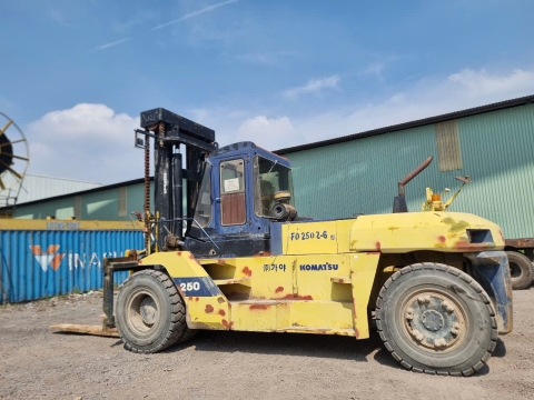 Xe nâng KOMATSU FD250Z-6 từ Hàn Quốc