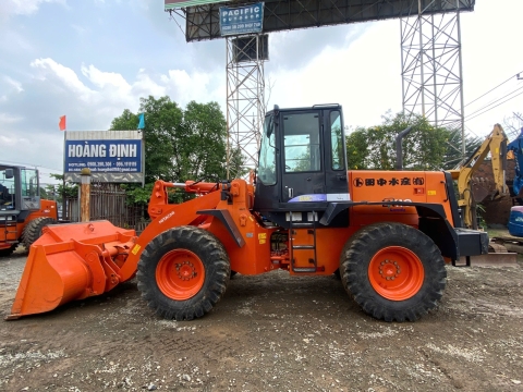 Máy xúc lật bánh lốp HITACHI LX80-7, LX110-7 từ Nhật Bản