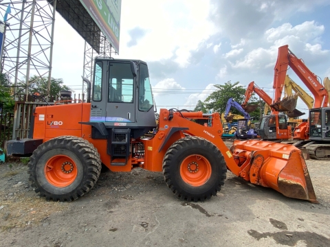 Máy xúc lật bánh lốp HITACHI LX80-7, LX110-7 từ Nhật Bản