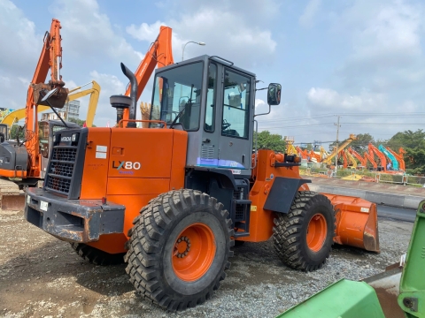 Máy xúc lật bánh lốp HITACHI LX80-7, LX110-7 từ Nhật Bản