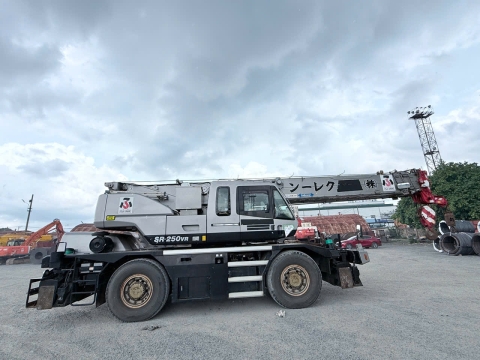 Cần trục bánh lốp KATO KR25H-V6 từ Nhật Bản