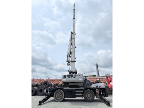 Cần trục bánh lốp KATO KR25H-V6 từ Nhật Bản