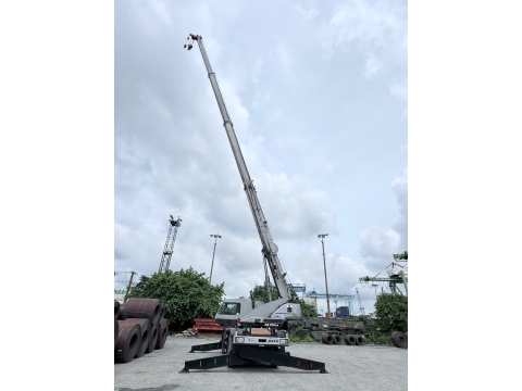 Cần trục bánh lốp KATO KR25H-V6 từ Nhật Bản