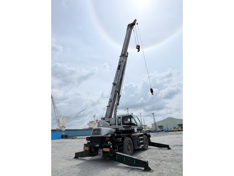 Cần trục bánh lốp KATO KR25H-V6 từ Nhật Bản