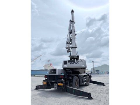 Cần trục bánh lốp KATO KR25H-V6 từ Nhật Bản