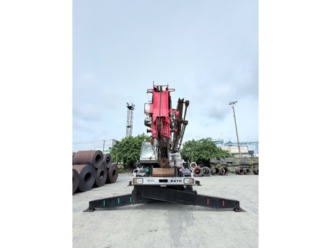 Cần trục bánh lốp KATO KR25H-V6 từ Nhật Bản