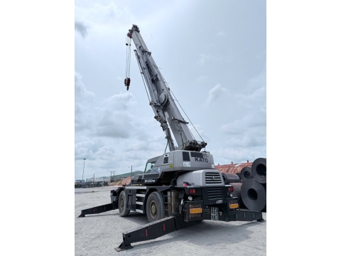 Cần trục bánh lốp KATO KR25H-V6 từ Nhật Bản