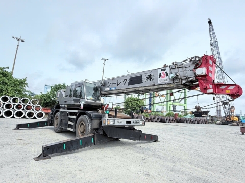 Cần trục bánh lốp KATO KR25H-V6 từ Nhật Bản