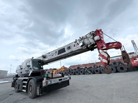 Cần trục bánh lốp KATO KR25H-V6 từ Nhật Bản