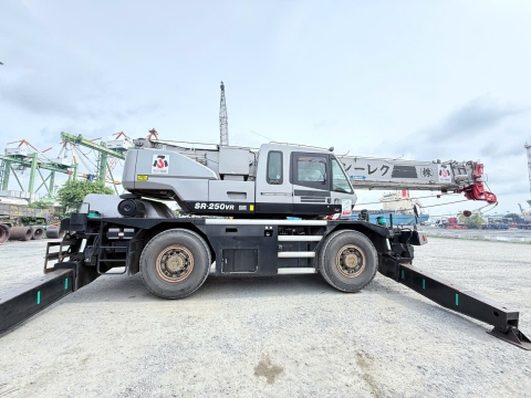 Cần trục bánh lốp KATO KR25H-V6 từ Nhật Bản