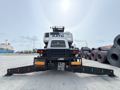Cần trục bánh lốp KATO KR25H-V6 từ Nhật Bản