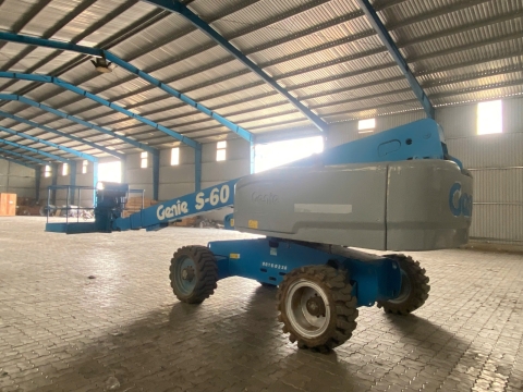 Xe nâng người GENIE S-60 từ Singapore