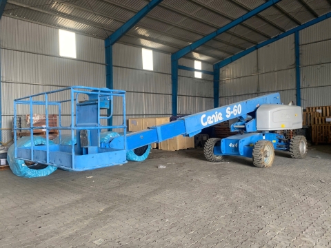 Xe nâng người GENIE S-60 từ Singapore