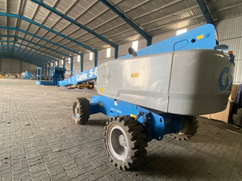 Xe nâng người GENIE S-60 từ Singapore