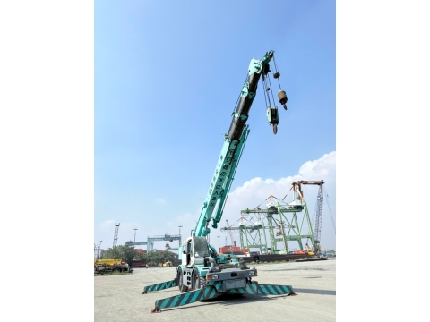 Cần trục bánh lốp KOBELCO RK250-5 đến từ Nhật Bản