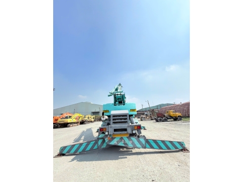 Cần trục bánh lốp KOBELCO RK250-5 đến từ Nhật Bản