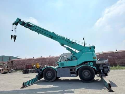 Cần trục bánh lốp KOBELCO RK250-5 đến từ Nhật Bản