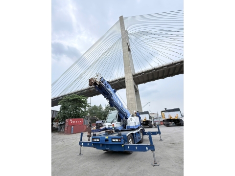Cần trục bánh lốp KOBELCO RK120-3 từ Nhật Bản