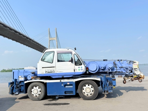 Cần trục bánh lốp KOBELCO RK120-3 từ Nhật Bản