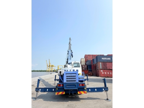 Cần trục bánh lốp KOBELCO RK120-3 từ Nhật Bản