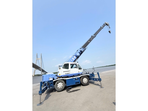Cần trục bánh lốp KOBELCO RK120-3 từ Nhật Bản