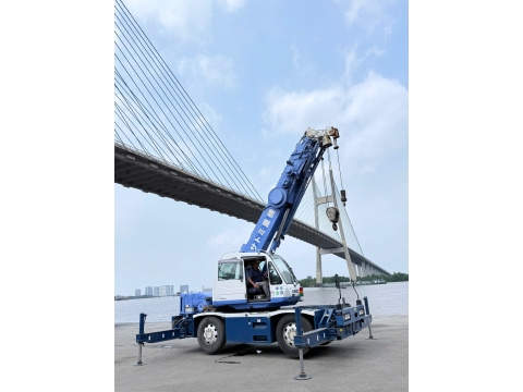 Cần trục bánh lốp KOBELCO RK120-3 từ Nhật Bản